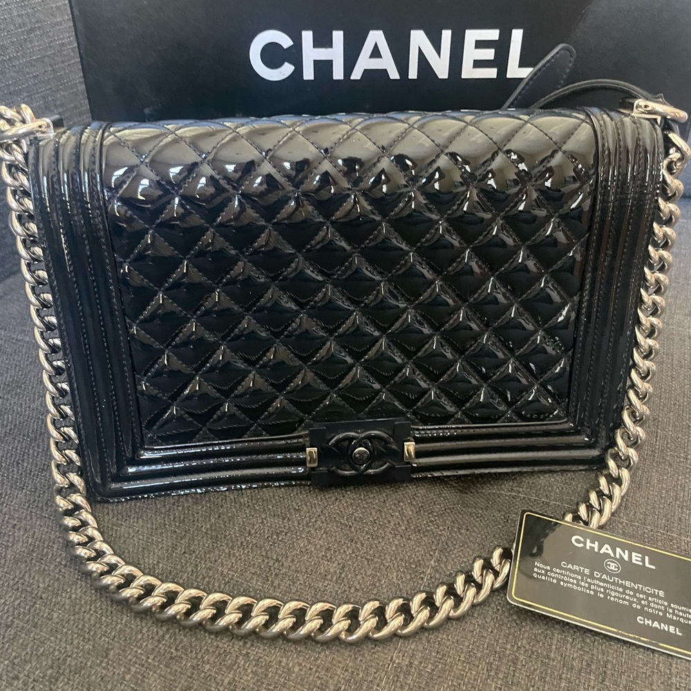 Chanel dark blue boy bag in patent leather - Picture 8 of 8